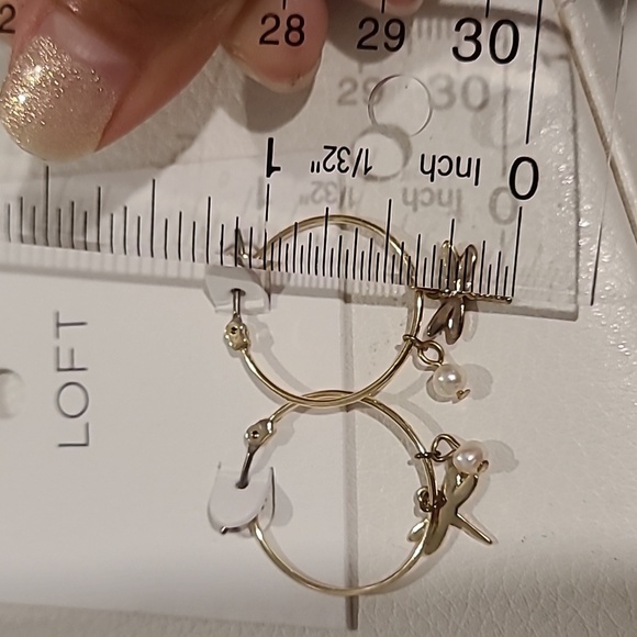 Dragonfly pearl hoop earrings - Picture 6 of 6